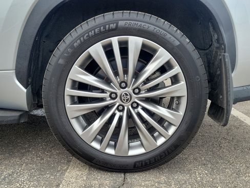 Used 2021 Toyota Highlander Platinum image 5