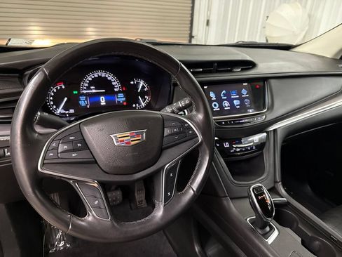 Used 2017 Cadillac XT5 Luxury FWD image 32