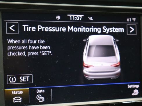 Used 2024 Volkswagen Jetta SE image 32