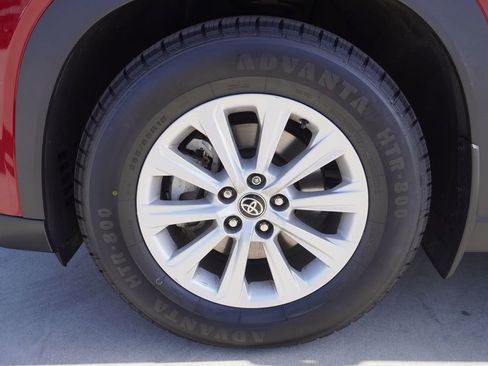 Certified 2024 Toyota Grand Highlander FWD image 22