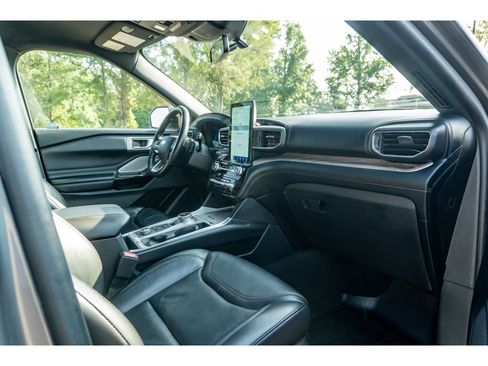 Used 2021 Ford Explorer Platinum w/ Equipment Group 601A AWD/4WD image 20