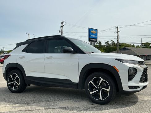 Used 2023 Chevrolet TrailBlazer RS w/ Convenience Package AWD/4WD image 3