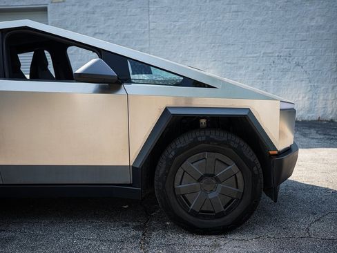 Used 2025 Tesla Cybertruck AWD Crew Cab image 16