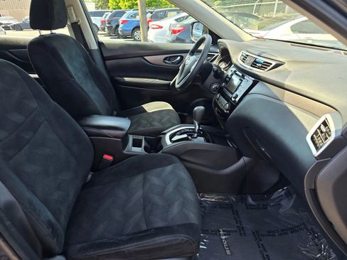 Used 2016 Nissan Rogue S FWD image 11