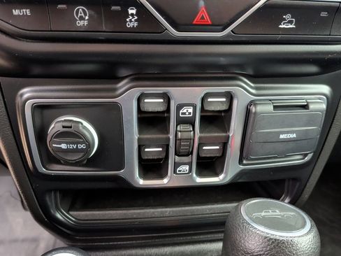 Used 2023 Jeep Gladiator Sport AWD/4WD image 30