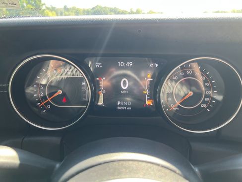 Used 2018 Jeep Wrangler Unlimited Sahara image 9