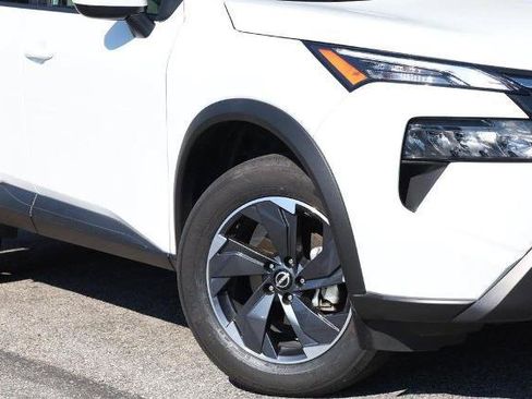 Certified 2026 Nissan Rogue SV AWD/4WD image 3