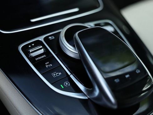 Used 2017 Mercedes-Benz E 400 4MATIC Wagon image 40