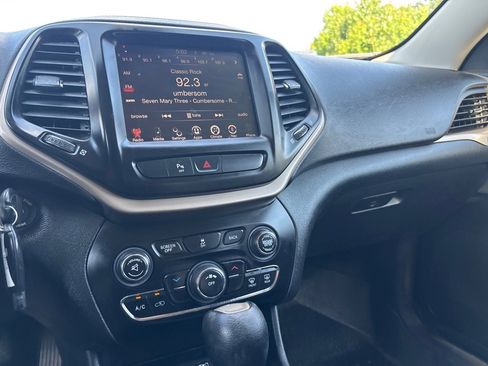 Used 2016 Jeep Cherokee Latitude w/ Safety/Convenience Group FWD image 15