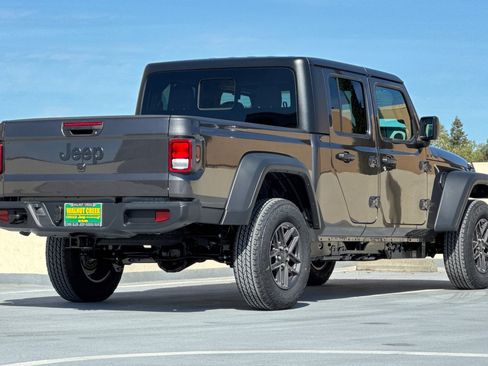 New 2026 Jeep Gladiator Sport AWD/4WD image 4