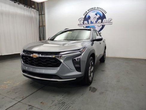 Used 2024 Chevrolet Trax LT image 14