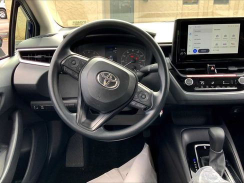 Used 2025 Toyota Corolla LE FWD image 6