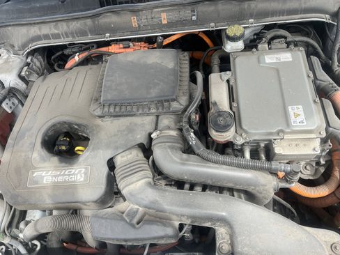 Used 2017 Ford Fusion Energi SE FWD image 24