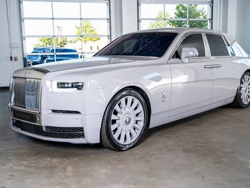 Used 2022 Rolls-Royce Phantom Sedan image 12
