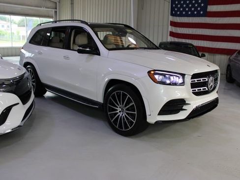 Used 2023 Mercedes-Benz GLS 450 4MATIC w/ AMG Line Exterior image 41