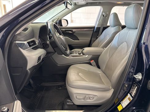 Used 2022 Toyota Highlander Platinum image 16