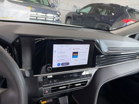 Used 2025 Toyota Camry LE image 21