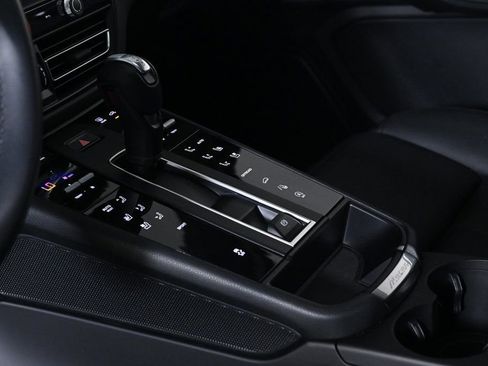 Certified 2025 Porsche Macan image 22