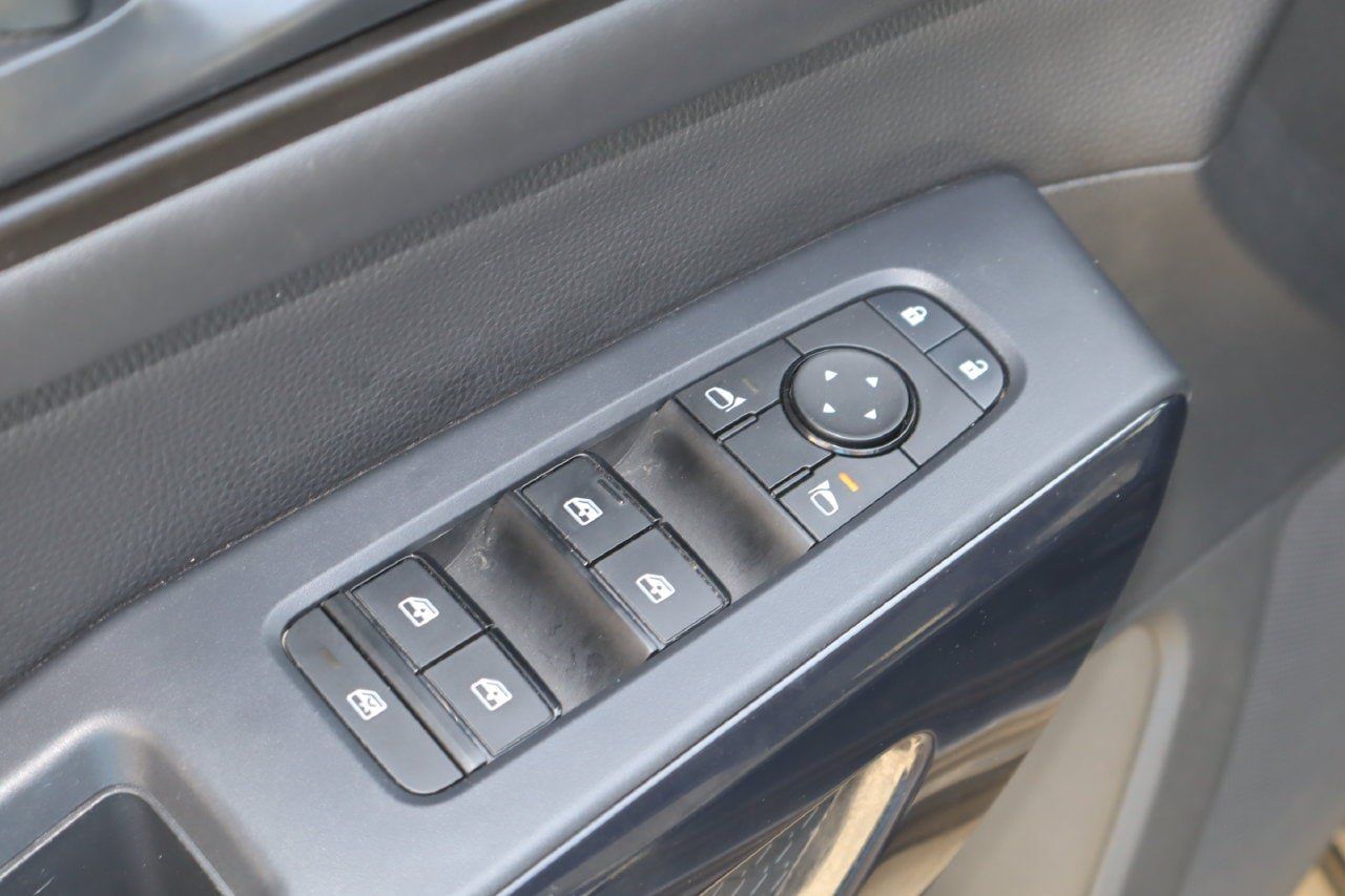 Used 2025 Nissan Pathfinder SV FWD image 22