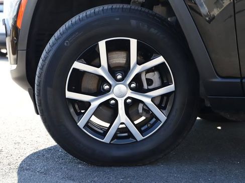 Used 2024 Jeep Grand Cherokee L Limited w/ Luxury Tech Group II image 2