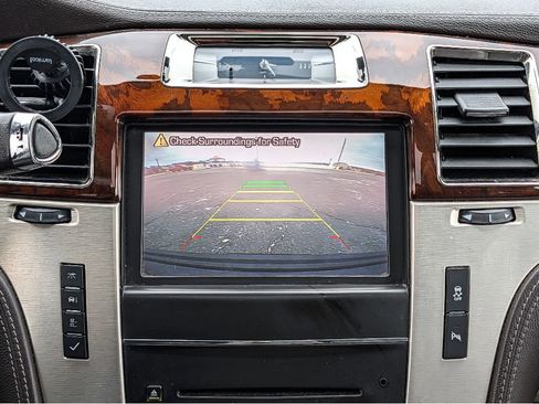 Used 2014 Cadillac Escalade Platinum image 25