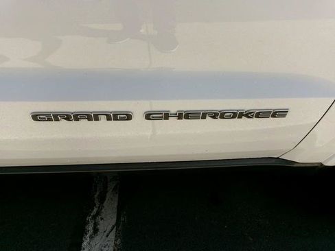 Used 2018 Jeep Grand Cherokee Limited AWD/4WD image 27