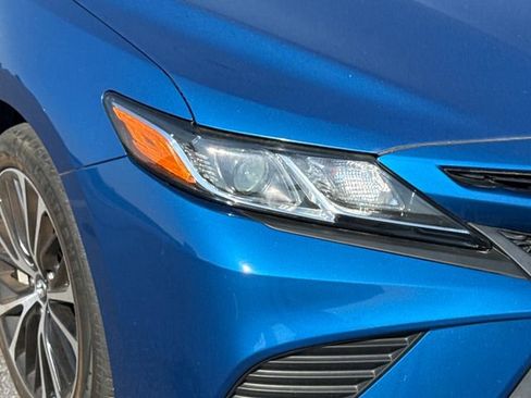 Used 2018 Toyota Camry SE w/ Moonroof Package FWD image 12