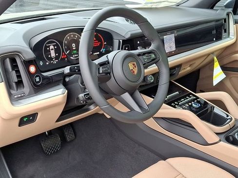 New 2026 Porsche Cayenne E-Hybrid image 4