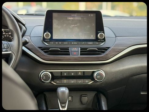 Used 2024 Nissan Altima 2.5 SV image 21