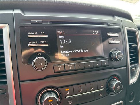 Used 2018 Nissan Titan S image 14