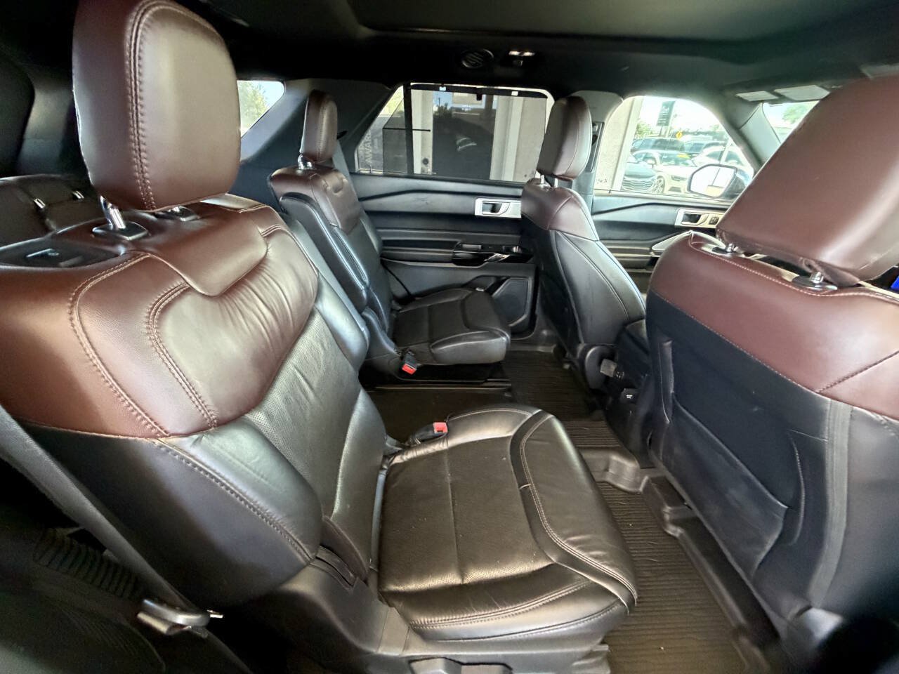Used 2022 Ford Explorer Platinum w/ Premium Technology Package AWD/4WD image 17
