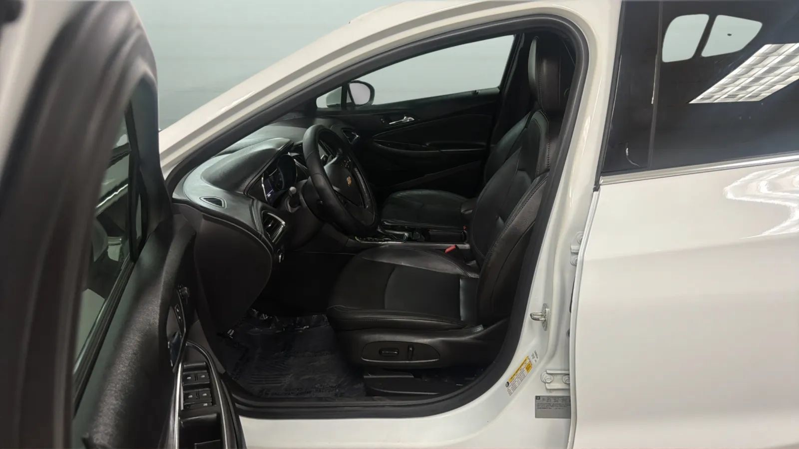 Used 2017 Chevrolet Cruze Premier w/ RS Package FWD image 22