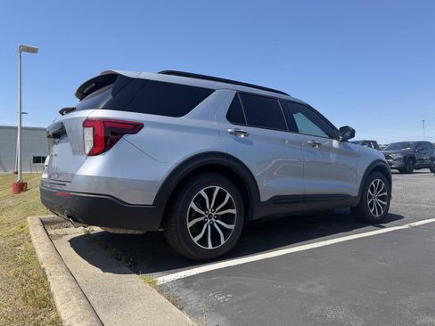 Used 2022 Ford Explorer ST-Line image 11
