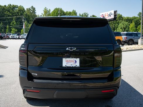 Used 2023 Chevrolet Suburban Z71 w/ Luxury Package AWD/4WD image 8