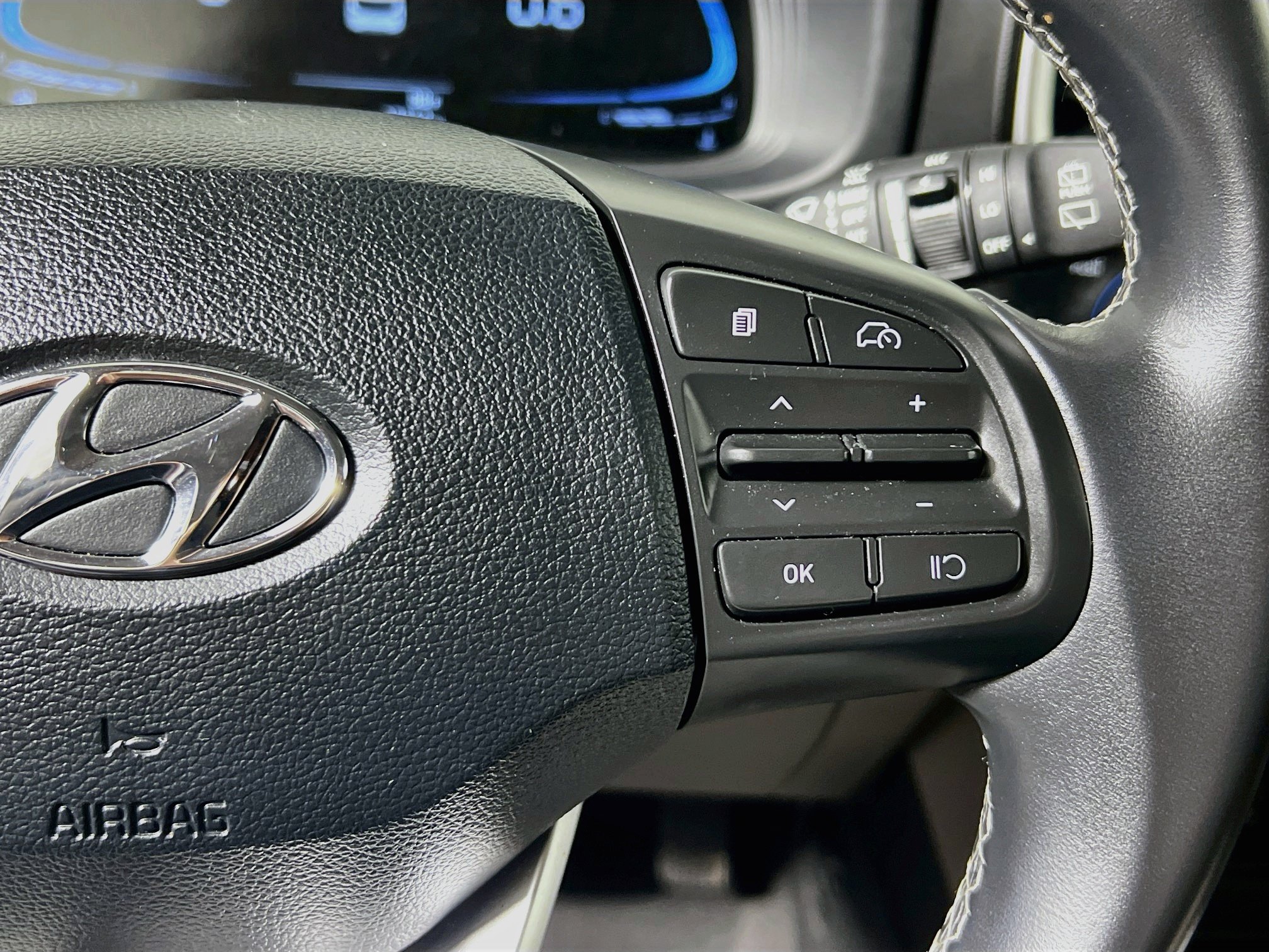 Used 2025 Hyundai Venue SEL FWD image 19