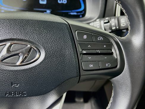 Used 2025 Hyundai Venue SEL FWD image 19