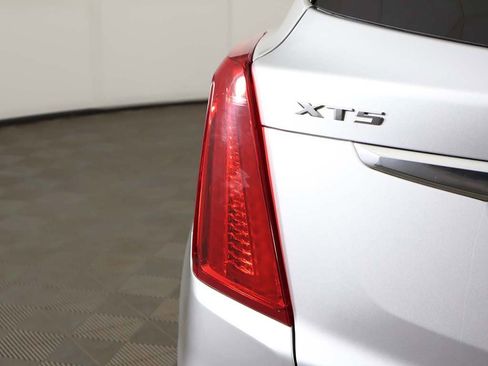 Used 2018 Cadillac XT5 Luxury w/ Driver Awareness Package image 18