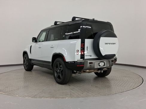 Used 2022 Land Rover Defender 110 X-Dynamic SE image 3