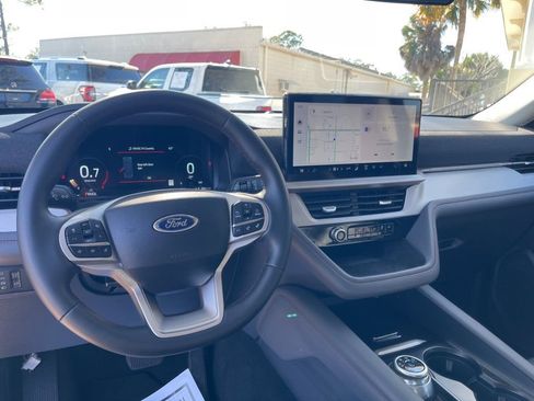 Used 2025 Ford Explorer Active image 14