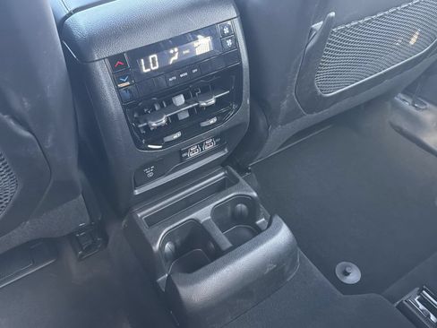 Used 2024 Jeep Grand Cherokee L Altitude AWD/4WD image 18