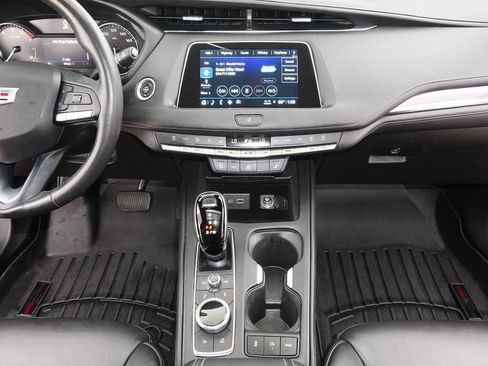 Used 2023 Cadillac XT4 Luxury w/ Cold Weather Package image 19
