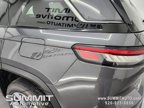 New 2025 Jeep Grand Cherokee Limited w/ Luxury Tech Group II image 35