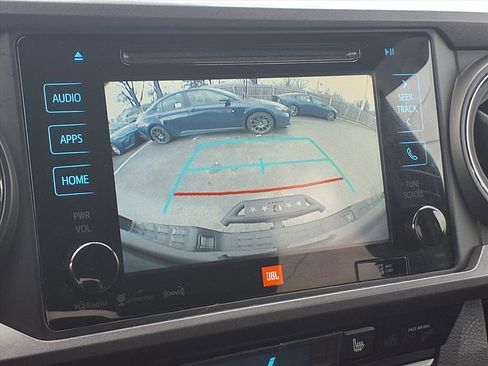 Used 2018 Toyota Tacoma TRD Off-Road image 9