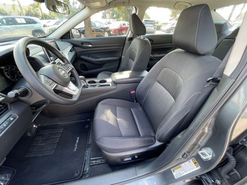 Used 2025 Nissan Altima 2.5 SV image 23