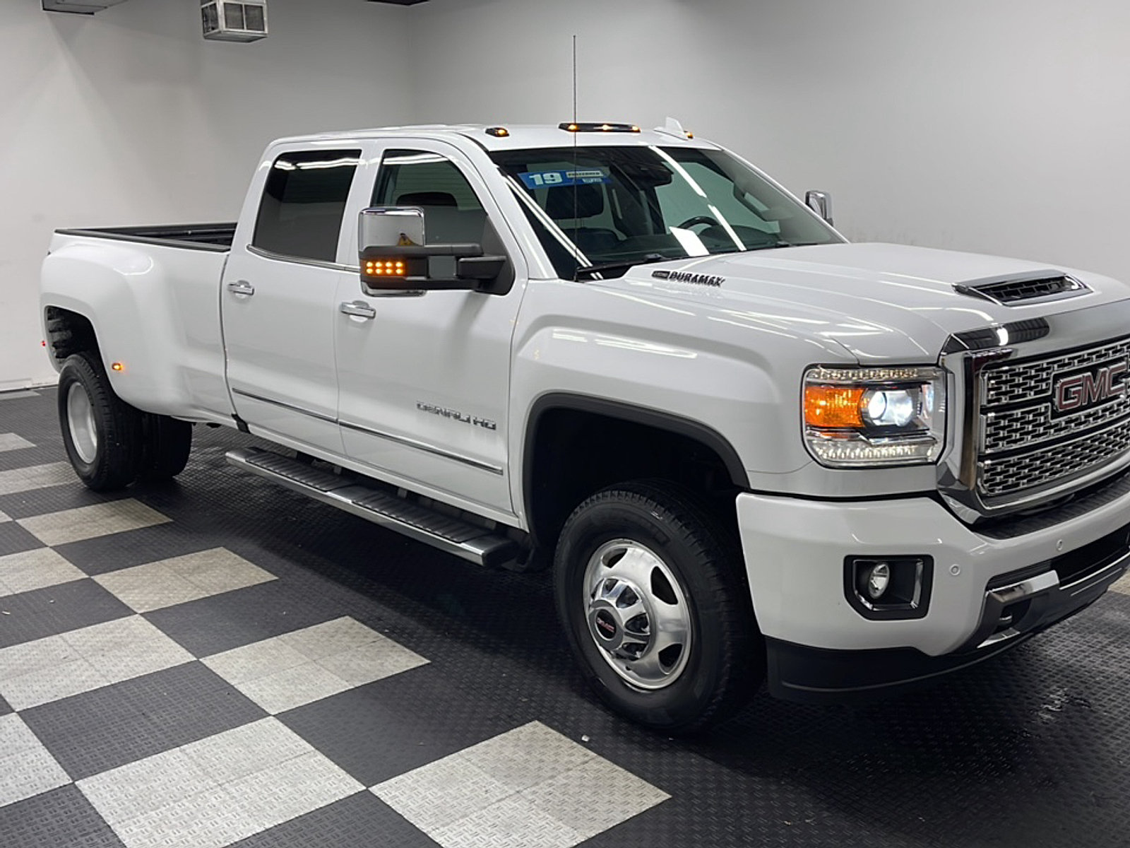 Used 2019 GMC Sierra 3500 Denali w/ Duramax Plus Package AWD/4WD image 22