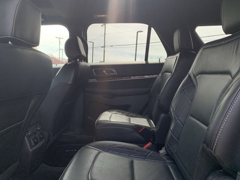 Used 2017 Ford Explorer Platinum image 32