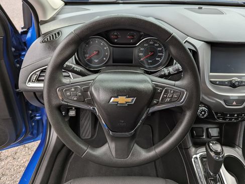 Used 2018 Chevrolet Cruze LT FWD image 15