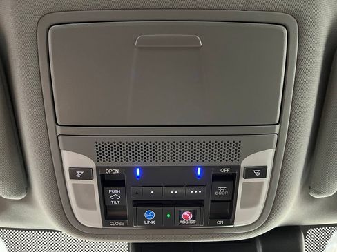 Used 2016 Acura TLX w/ Technology Package FWD image 9