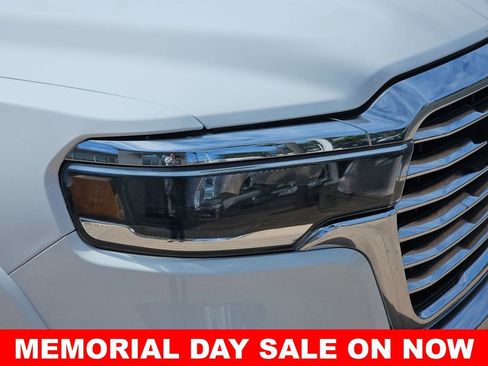 Used 2025 RAM 1500 Laramie AWD/4WD image 37