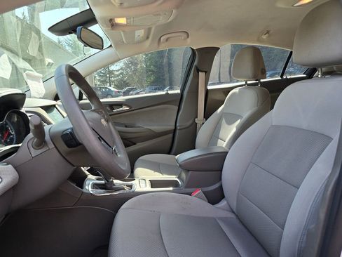 Used 2017 Chevrolet Cruze LT image 2